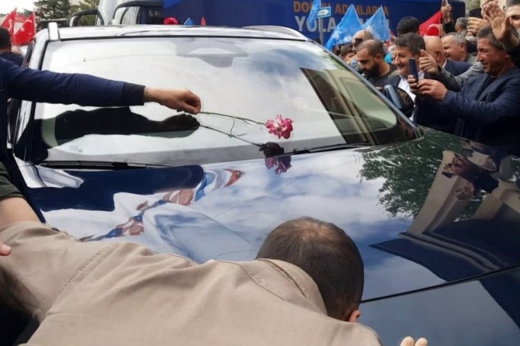 Tokat'ta Togg g&ouml;ren adam kaputunu &ouml;pt&uuml;