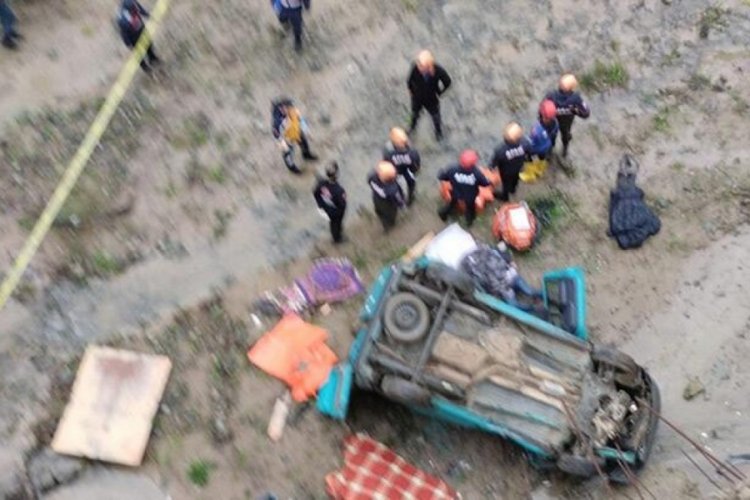 Rize'de otomobil dereye u&ccedil;tu, 5 kişi hayatını kaybetti