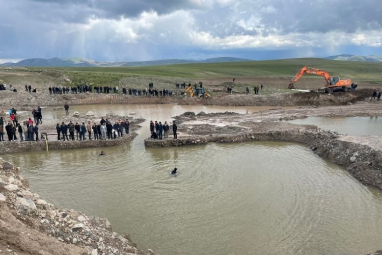 Ağrı'da minik Enes, ineğini kurtarmaya &ccedil;alışırken g&ouml;lette boğuldu