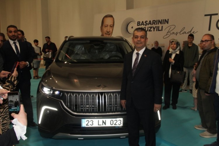 Elazığ'da Togg'a vatandaşlardan b&uuml;y&uuml;k ilgi