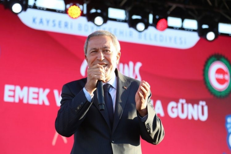 Bakan Hulusi Akar: Hi&ccedil;bir iş&ccedil;inin hakkını yedirmedik yedirmeyeceğiz