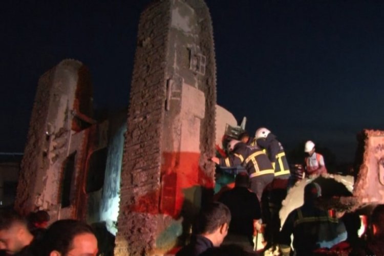 Edirne'de devrilen iş makinesinin kabininde sıkışan operat&ouml;r&uuml; itfaiye kurtardı