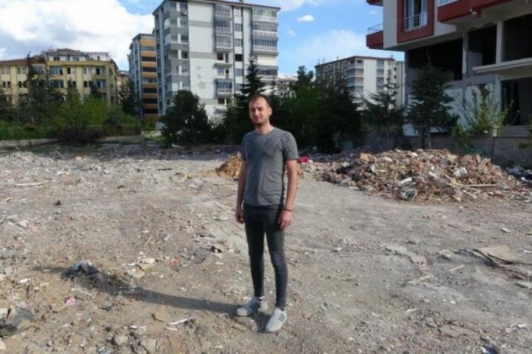Malatya'da evinin enkazındaki milyonluk altınları &ccedil;ıkardı!