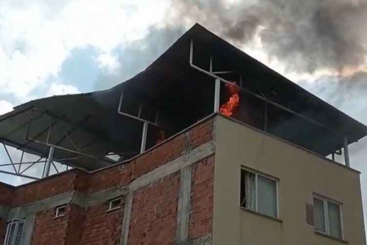Bursa'da tarihi simit fırını yakınlarında yangın &ccedil;ıktı!