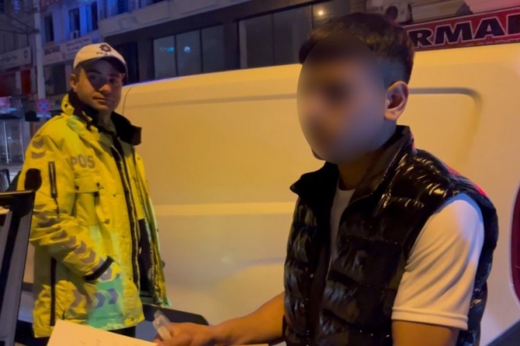 Bursa'da trafik polislerinden ka&ccedil;tı! Ehliyetsiz &ccedil;ıktı