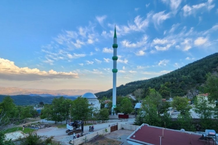 Hatay'ın en uzun minaresinin yıkımı ger&ccedil;ekleşti