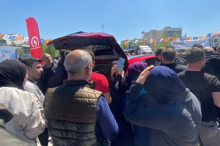 D&uuml;zceliler TOGG'a yoğun ilgi g&ouml;sterdi
