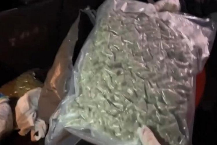 İstanbul'da &ccedil;eyiz sandığından uyuşturucu hap &ccedil;ıktı