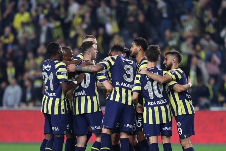 Fenerbah&ccedil;e'nin, Sivasspor ma&ccedil;ı kamp kadrosu a&ccedil;ıklandı