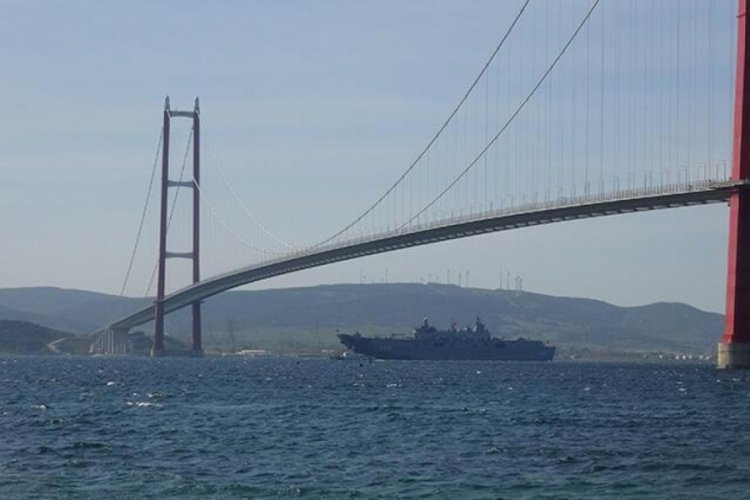 'TCG Anadolu' Marmara Denizi'ne doğru yol aldı