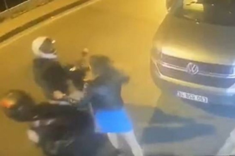 Asmin Ay&ccedil;e İdil Kaya isimli gen&ccedil; kız yolda y&uuml;r&uuml;rken taciz edildi