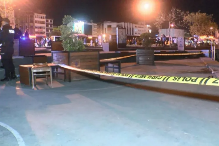 İstanbul'da istediği t&uuml;rk&uuml;y&uuml; &ccedil;almayan sokak m&uuml;zisyenini &ouml;ld&uuml;rd&uuml;