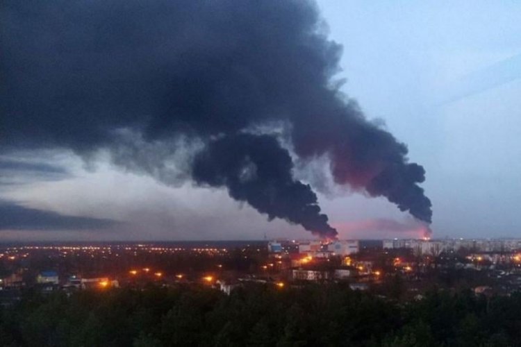 Rusya'da petrol depolama tesisinde yangını meydana geldi