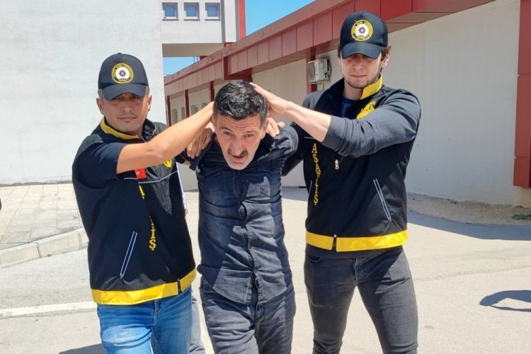 &Ouml;lm&uuml;ş akrabasının fotoğrafına k&uuml;freden şahsı &ouml;ld&uuml;rd&uuml;