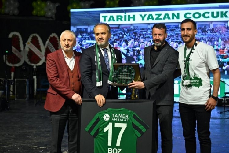 Alinur Aktaş: Tebrikler tarih yazan &ccedil;ocuklar!