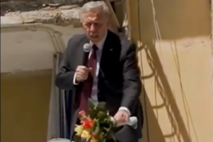 Mansur Yavaş'ın refleksi sosyal medyanın g&uuml;ndeminde