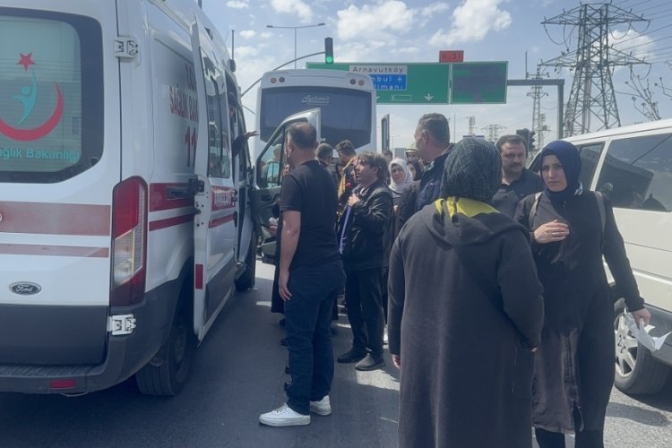 İstanbul'da servis aracı kazaya karıştı: &Ccedil;ok sayıda yaralı var
