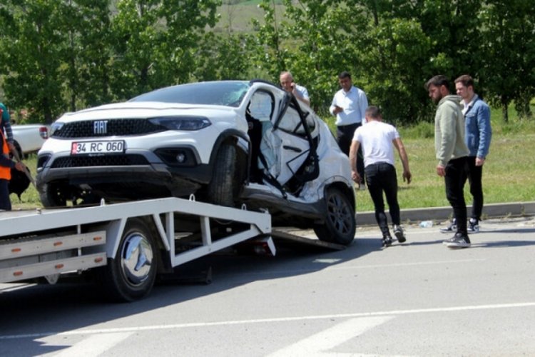 Tokat'ta minib&uuml;s ile otomobil &ccedil;arpıştı: 13 yaralı