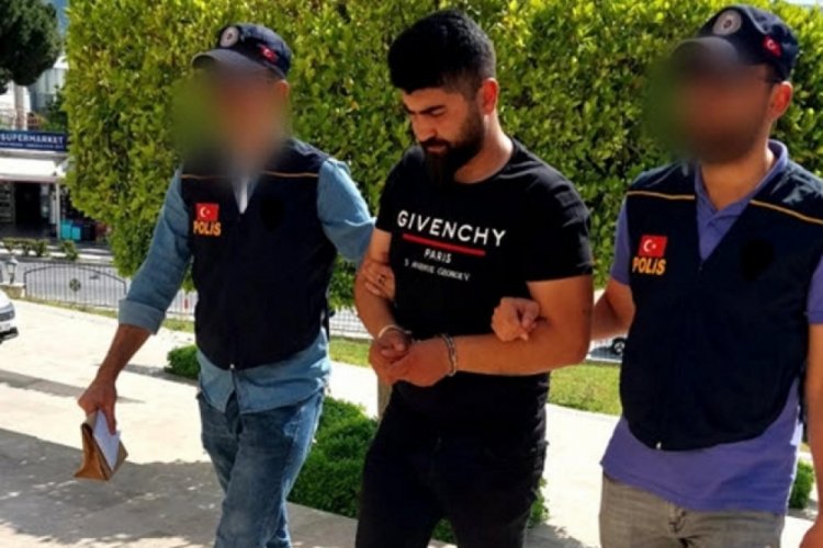 Muğla'da 9 kişilik hafif ticari ara&ccedil;tan 26 ka&ccedil;ak g&ouml;&ccedil;men &ccedil;ıktı