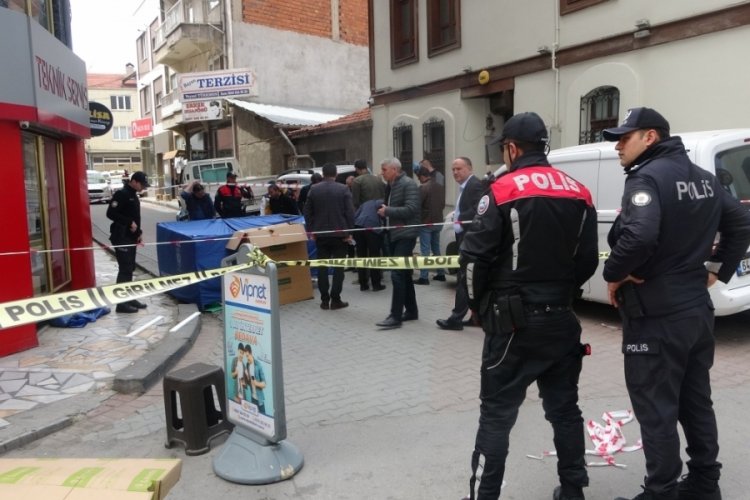 Uşak'ta cinnet getiren kadın, 2 aylık bebeğini 6. kattan attı