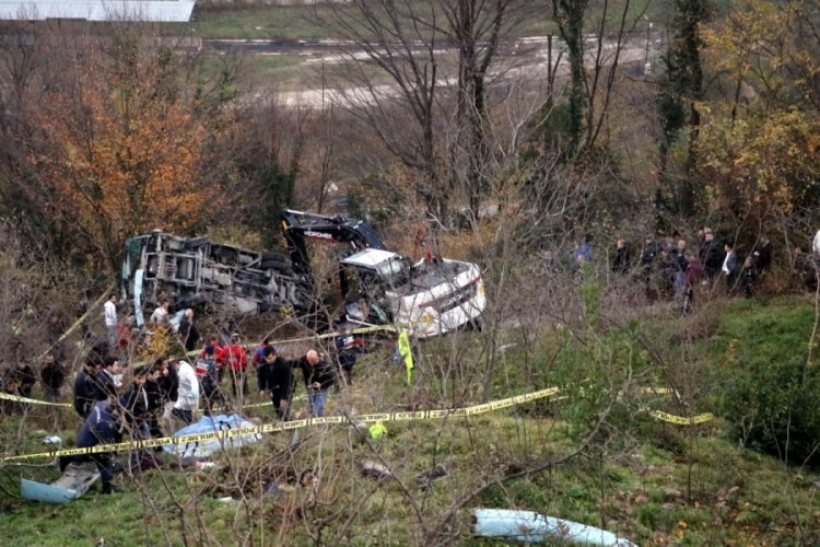 Zonguldak'ta 1 &ouml;ğrencinin hayatını kaybettiği kazayla ilişkin 2 kişi g&ouml;revden alındı