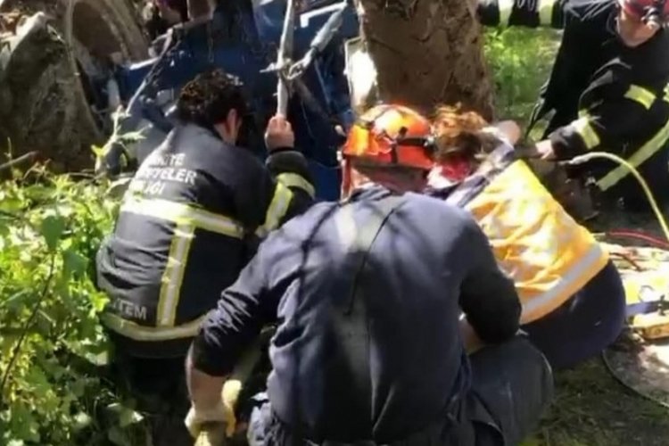 Zonguldak'ta devrilen trakt&ouml;r&uuml;n altından yaralı olarak kurtarıldı