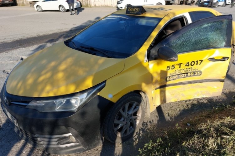 Samsun'da otomobil ile ticari taksi &ccedil;arptı
