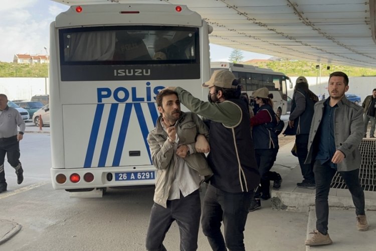 Eskişehir'de ter&ouml;r operasyonunda yakalanan Yeşil Sol Parti milletvekili adayı tutuklandı