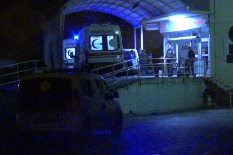 Balıkesir'de yedikleri tavuk d&ouml;nerden 13 kişi zehirlenerek hastaneye kaldırıldı