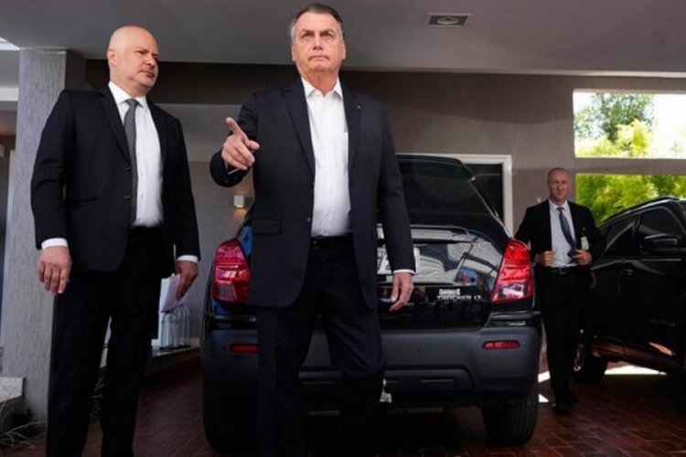 Eski Devlet Başkanı Bolsonaro'nun evine polis baskını