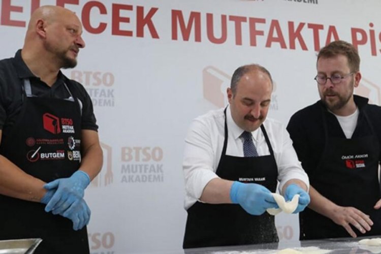 Bakan Varank Bursa'da mutfağa girdi