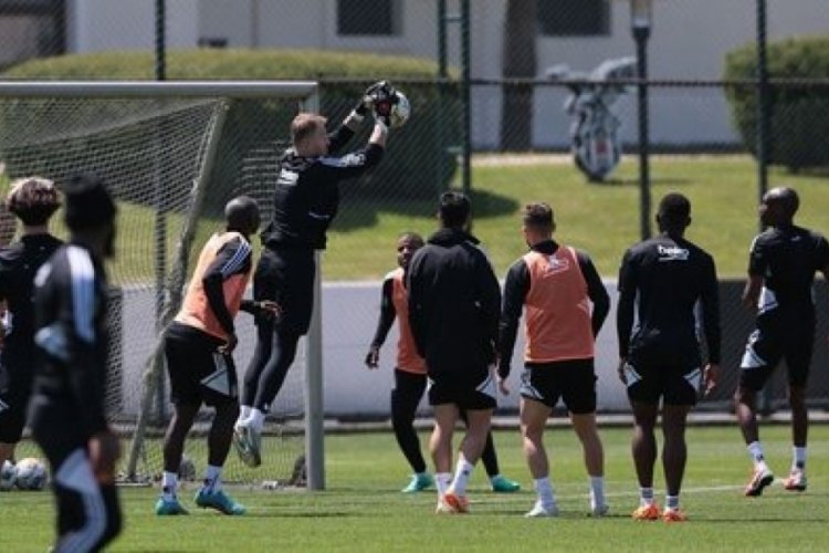 Beşiktaş Antalyaspor ma&ccedil;ı hazırlıklarını s&uuml;rd&uuml;rd&uuml;