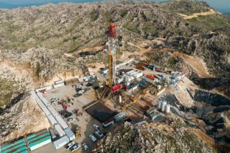 Gabar petrol kuyusuna Ayb&uuml;ke &ouml;ğretmenin adı verildi