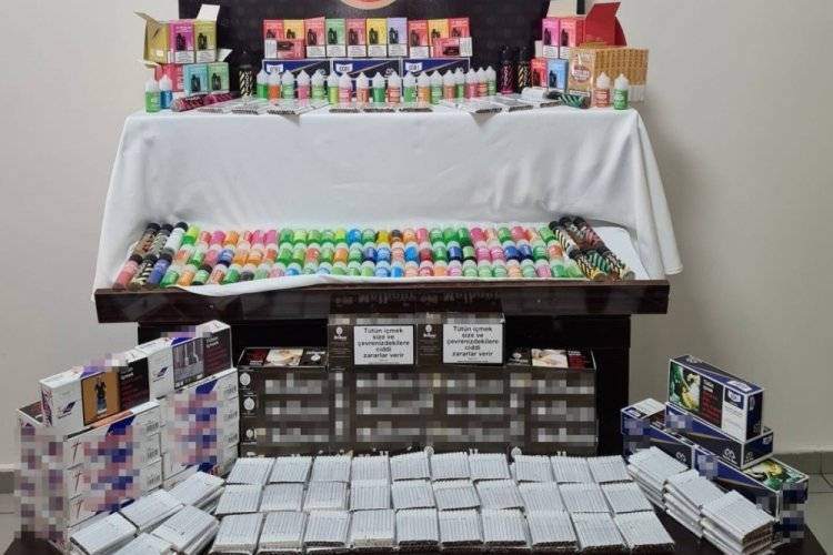 D&uuml;zce'de iş yerine baskın! &Ccedil;ok sayıda ka&ccedil;ak sigara ele ge&ccedil;irildi