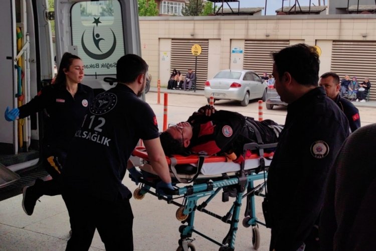 Bursa'da motosikletli polis ile minib&uuml;s &ccedil;arpıştı