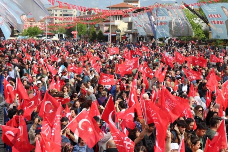 Kılı&ccedil;daroğlu'nun mitingi &ouml;ncesi CHP'de istifa şoku