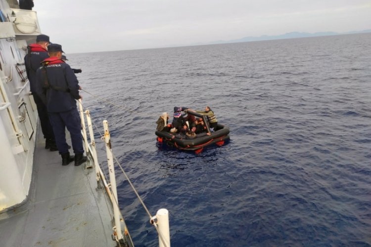 Muğla a&ccedil;ıklarında 19 g&ouml;&ccedil;men kurtarıldı