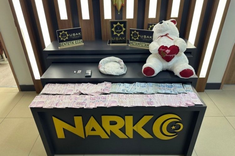 Uşak'ta peluş ayıya gizlenmiş 800 gram uyuşturucu ele ge&ccedil;irildi