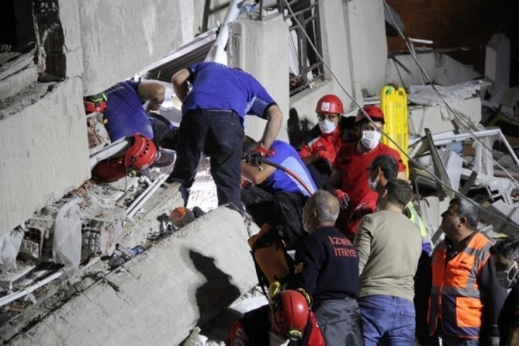 İzmir depreminde yıkılan binayla ilgili 2 sanık tutuklandı