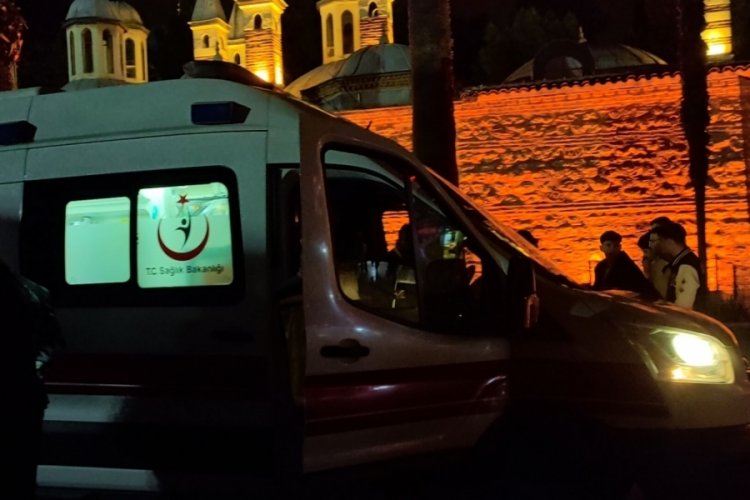 Kocaeli Gebze'de yolun karşısına ge&ccedil;en yayaya otomobil &ccedil;arptı