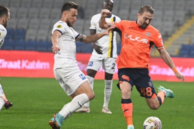 Medipol Başakşehir kupada uzatmalarda g&uuml;ld&uuml;