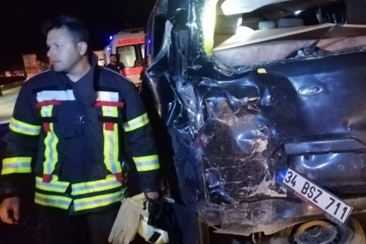 Mersin Tarsus'ta yolcu otob&uuml;s&uuml; minib&uuml;se &ccedil;arptı: &Ccedil;ok sayıda yaralı var