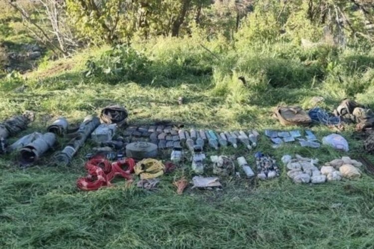 Ter&ouml;ristlere ait &ccedil;ok sayıda silah ve m&uuml;himmat ele ge&ccedil;irildi