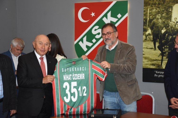 Bakan Kasapoğlu, Karşıyaka'yı ziyaret etti