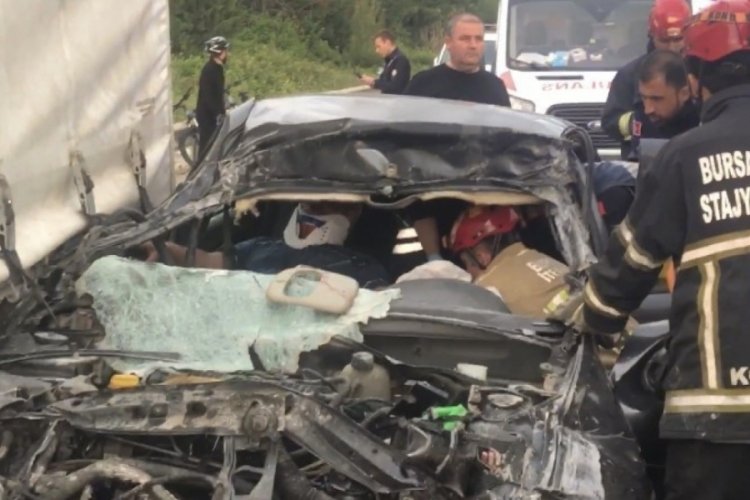 Bursa'da tıra ok gibi saplanan otomobil s&uuml;r&uuml;c&uuml;s&uuml; Ali Alag&ouml;z hayatını kaybetti