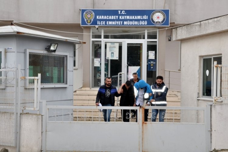 Bursa'da kızının sa&ccedil;ı &ccedil;ekildi diye okulu bastı! M&uuml;d&uuml;r yardımcısını silahla vurdu