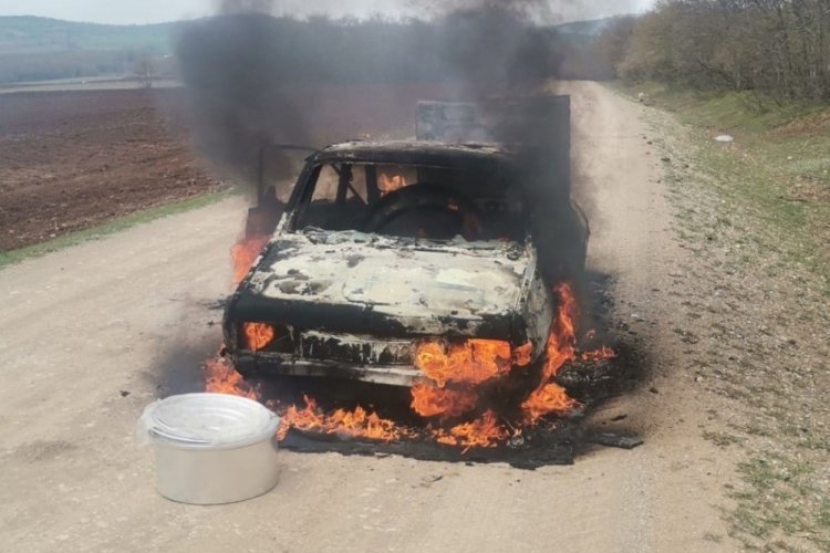 &Ccedil;orum'da seyir halinde alev alan otomobil k&uuml;l oldu