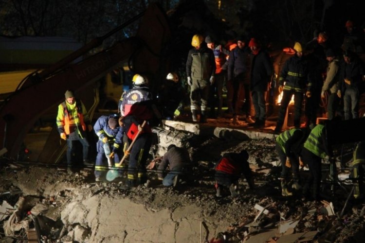 Malatya'da 4 katlı bina &ccedil;&ouml;kt&uuml;: 1 &ouml;l&uuml;