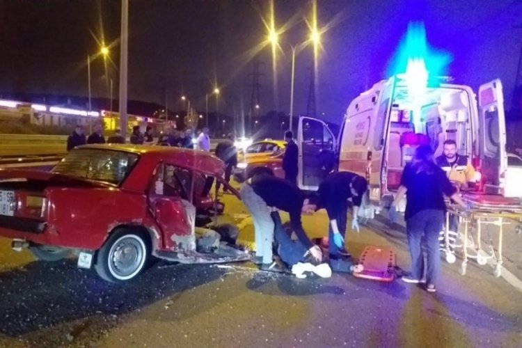 İstanbul'da feci kaza: Ara&ccedil; ikiye b&ouml;l&uuml;nd&uuml;