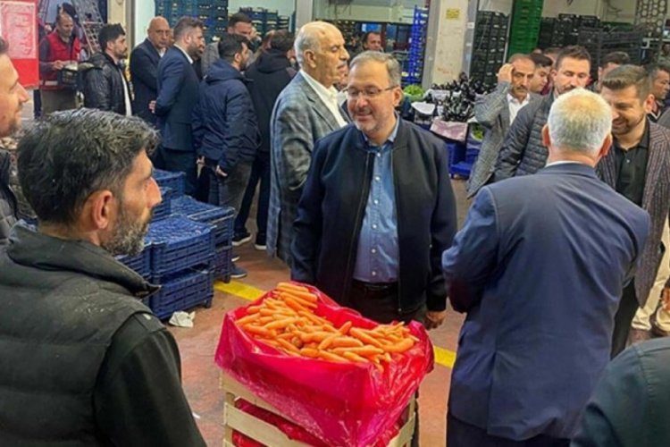 Bakan Kasapoğlu, İzmir Meyve ve Sebze Hali'ni ziyaret etti